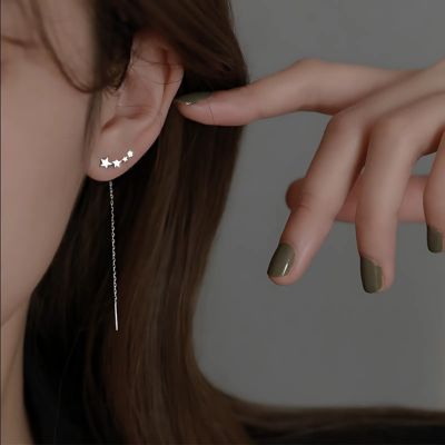 boucle d'oreille pendante argentée poétique