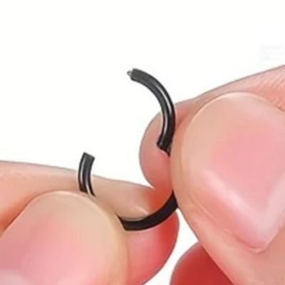 anneau nez piercing noir look rock facile à ouvrir