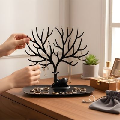 arbre à bijoux noir affichage ordonné