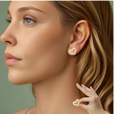 boucle d'oreille cœur dorée blonde aux yeux bleus