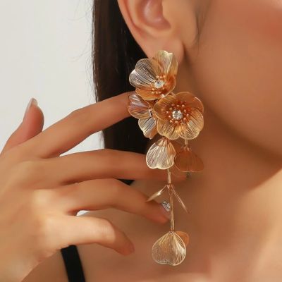 Boucle d'oreille fleur pendante - Lydia