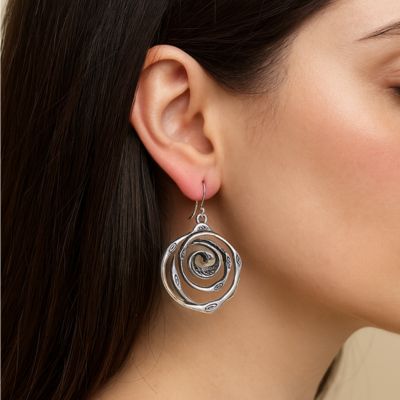 boucle d’oreille pendante fermoir crochet maintenu