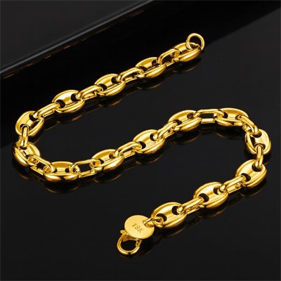  bracelet femme doré présenté sur un fond noir lumière élégante