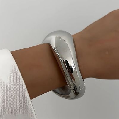 bracelet manchette model argenté B finitions finies