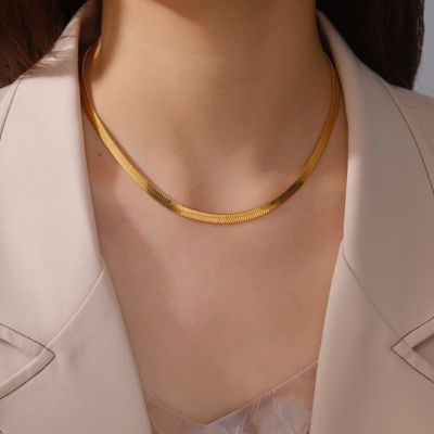 collier acier inoxydable femme veste beige