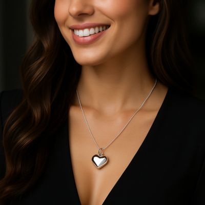 collier cœur argenté robe noire