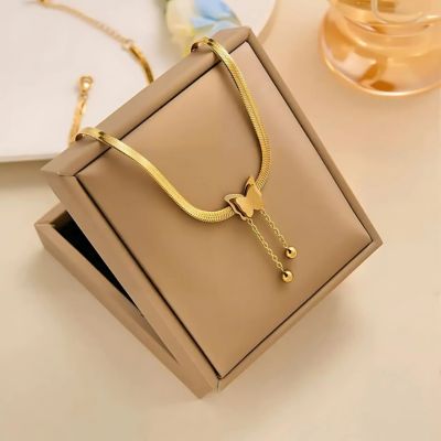 collier femme doré design élégant