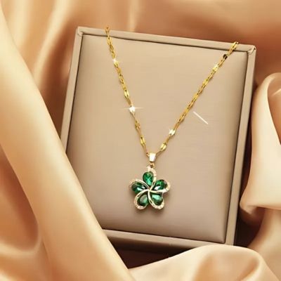 collier fleur cristal zircon cubique