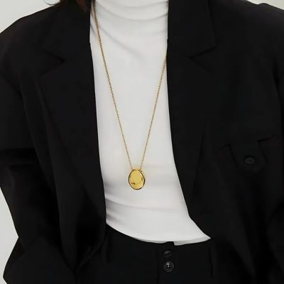 collier long femme élégance minimaliste