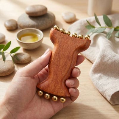 gua sha à bille prise en main confortable