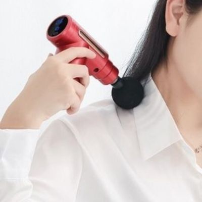 mini pistolet de massage rouge en action