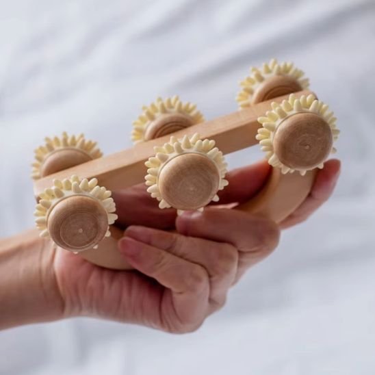 rouleau de massage avec des reliefs en forme de dents