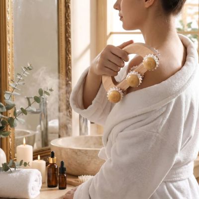rouleau de massage pour un massage des épaules et trapèze
